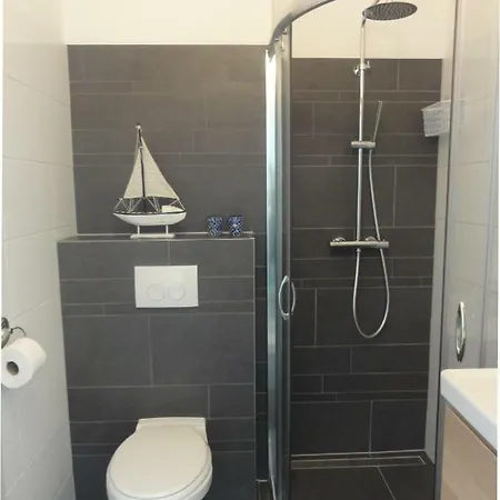 Benny's House 2 * 赞德沃特